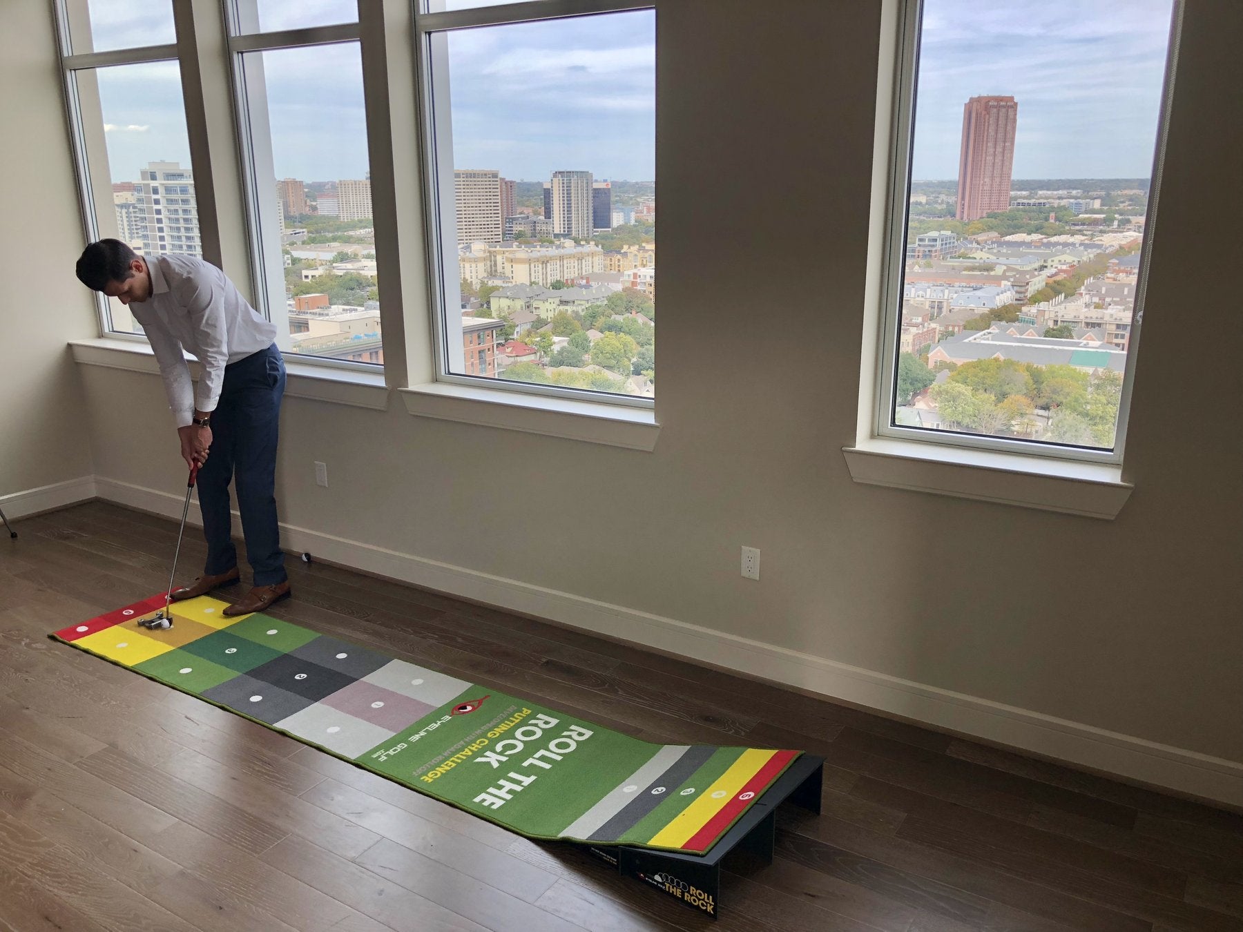 ROLL THE ROCK PUTTING CHALLENGE MAT (10'X2')