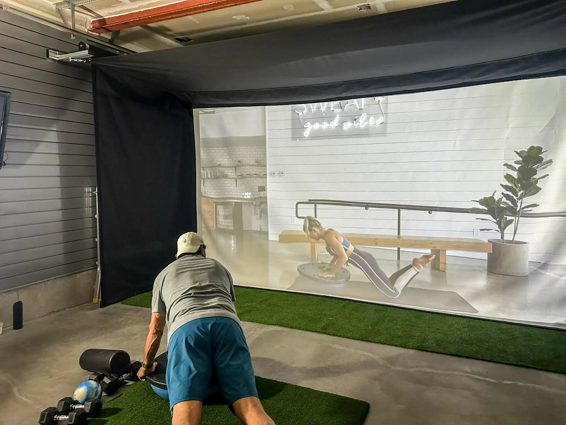 Vanish Series Retractable Golf Enclosure